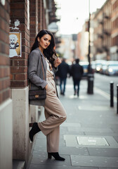 Obraz premium Stylish young woman posing in urban street