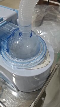 a close-up of a medical humidification chamber or nebulizer base.