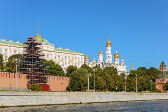 Grand Kremlin Palace and Uspensky Sobor (Assumption Cathedral) on the Kremlin Embankment of Moscow river.