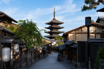 Yasaka Pagoda and traditional street in Kyoto, Japan © Unishi