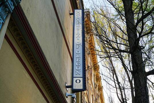 University of Oregon Portland Campus Architecture in Old Town Historic District - ポートランド 旧市街 オレゴン大学 ポートランド校 近代的な都市型キャンパス

