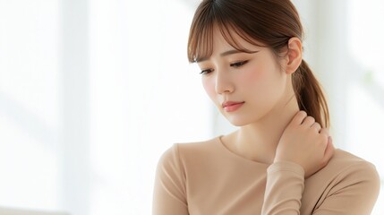 Fototapeta premium 肩こりで肩を揉む日本人女性