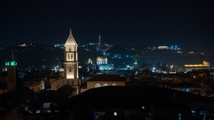 Obraz premium Panoramic view at night in the old city in Israel