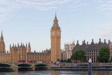 Obraz premium Elizabeth Tower and Parliament in London, UK