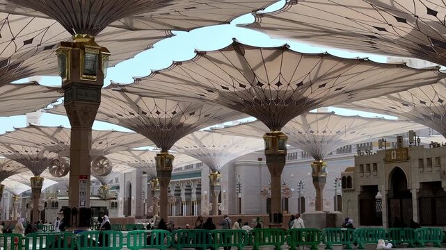 Madinah Saudi Arabia 4K Live, Beautiful Masjid Nabawi, Muslims Praying Namaz, Quran Tilawat, Emotional Azan at Green Dome