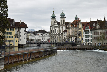 Fototapeta premium Canal à Luzern. Suisse 