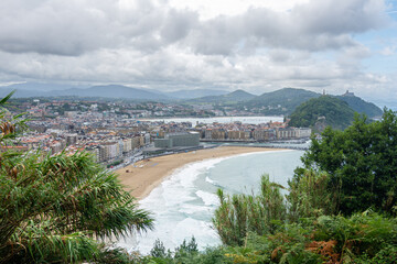 Obraz premium Panoramic city and beach view of Zurriola Beach in San Sebastian, Basque Country, Spain.