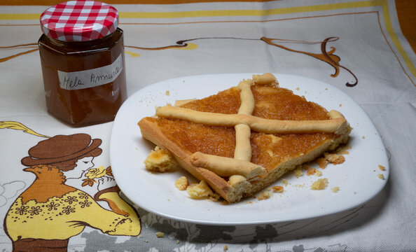 Tart with Annurca apple jam