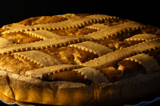 Typical Easter sweets in Campania: wheat pastiera