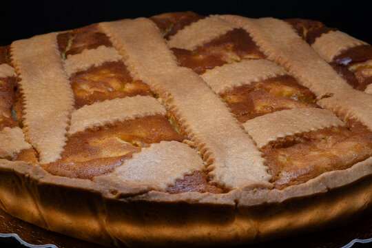 Typical Easter sweets in Campania: wheat pastiera