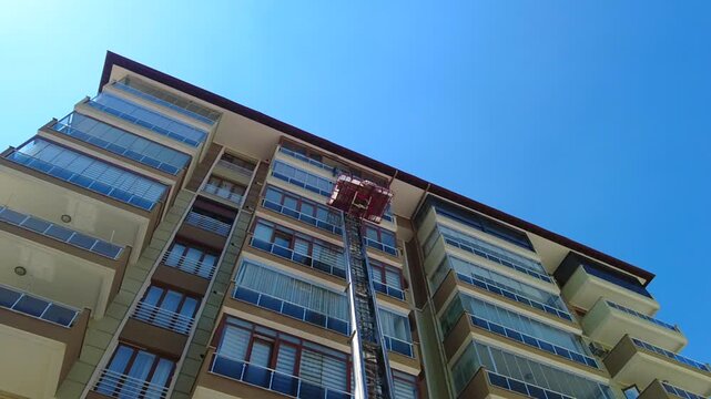 In Turkey, using a mobile elevator for loading furniture makes the work of movers much easier