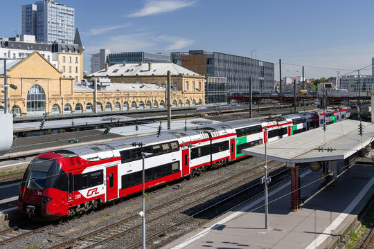 Nancy, France - April 29th 2026 : View on a red and white electric multiple unit CFL s&eacute;rie 2200 built by Alstom for CFL providing the TER Luxembourg-Metz-Nancy service at a platform in Nancy station.