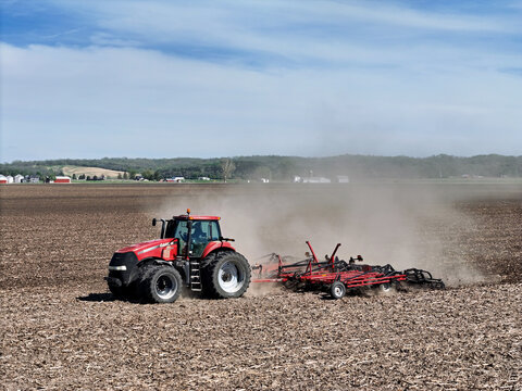 Thomson, Illinois, April 24, 2026, Case IH 340 Magnum tractor  Pulling a Case IH TIGER MATE 200 Double Fold Cultivator