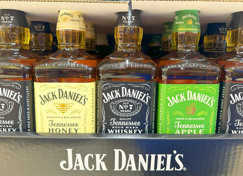 Jack Daniel&rsquo;s whiskey bottles displayed retail shelf Tennessee Honey Old No 7 Apple variants glass packaging black label, adult beverages premium, white text brand logo alcohol section liquor store