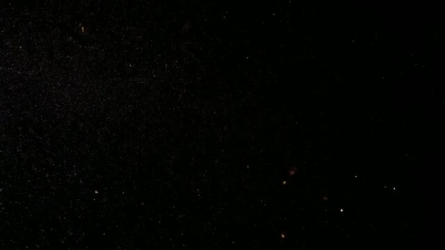 斜めに流れる星屑が輝く暗色宇宙テクスチャ背景
