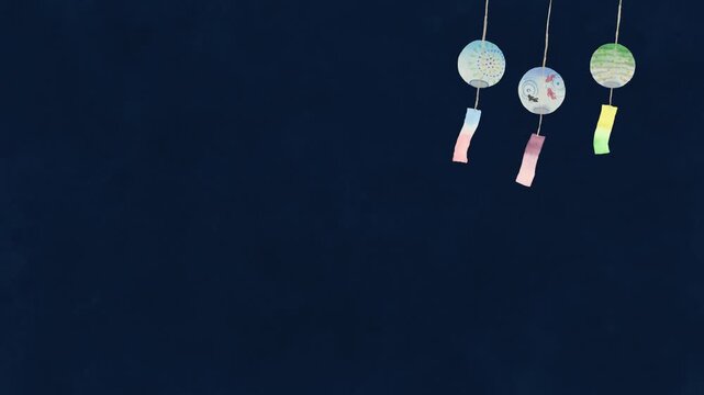 Watercolor wind chime seamless loop background with copy space, night,Japanese summer bell animation 4K (horizontal, left composition) / 水彩風鈴の夜のシームレスループ背景 コピースペースあり 日本の夏 風鈴アニメーション