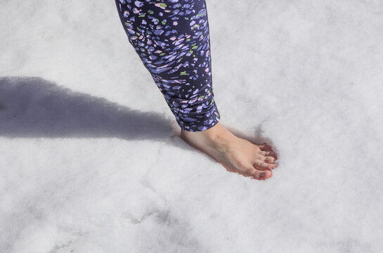 The benefits of barefoot snow walking