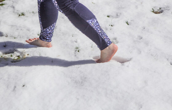 The benefits of barefoot snow walking