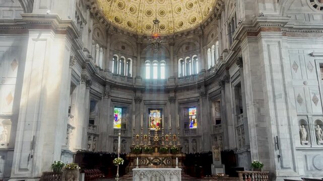 Como, Italy,2026,april,2nd, tilt up inside the Duomo cathedral