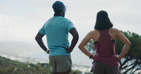 Naklejka premium Fitness, back and couple with view of city for exercise break, nature appreciation and relax. Active relationship, people and sightseeing outdoor for cardio rest, ocean scenery and marathon recovery