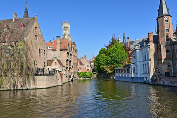 Fototapeta premium Bruges, case, strade e canali nella città delle Fiandre, Belgio