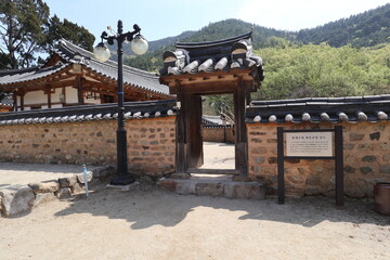 韓国　大邱オッコル村の狭い道 © ほじん