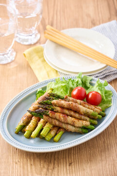グリーンアスパラガスの豚バラ肉巻き 甘辛く味付けた家庭料理