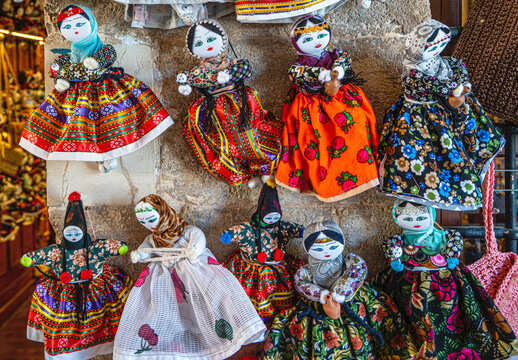 The scenic views of the toys in Gaziantep is a very rich city in mother-of-pearl work, coppersmithing, aba weaving, pistachio, hand embroidery, silver embroidery, rug and carpet weaving, pottery, jewe
