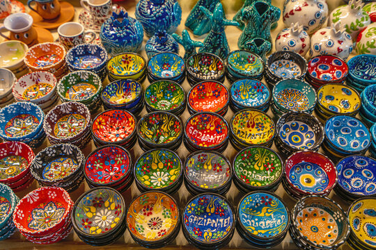 The scenic views of the ceramics written "Gaziantep" on them in Gaziantep, which is a very rich city in mother-of-pearl work, coppersmithing, aba weaving, pistachio, hand embroidery, silver embroidery
