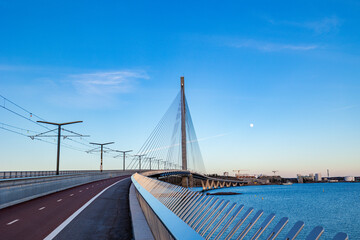 Obraz premium kruunuvuorensilta bridge at sunset. Helsinki. Finland