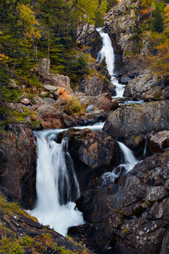 Cascada de las Gorgas de Alba con efecto seda en el Pirineo Aragon&eacute;s