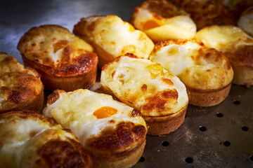 Obraz premium Mouth-watering Gyeran-ppan: a golden Korean egg bread. Close-up of Seoul's iconic street food snack, showing crispy edges and fluffy textures