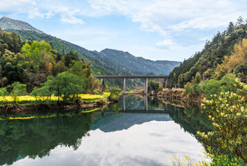 Obraz premium lake in the mountains