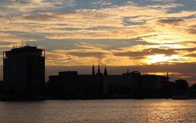 Obraz premium sunset over the city