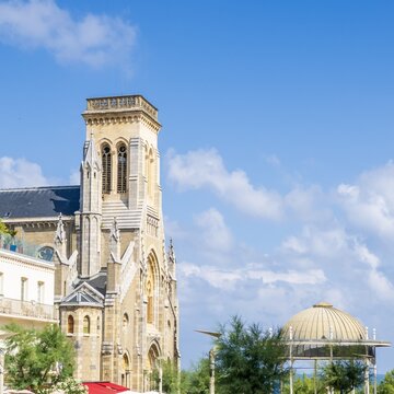 L'Eglise Saint Eug&eacute;nie &agrave; Biarritz, place Sainte Eug&eacute;nie