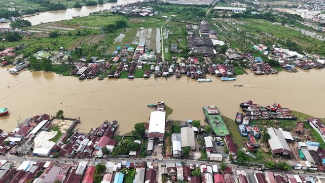 Settlements or villages located near the Martapura River, boat and ship traffic