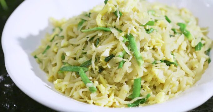 Zhangyuan cuisine: coarse grain potatoes and oat noodles (rubbed together)