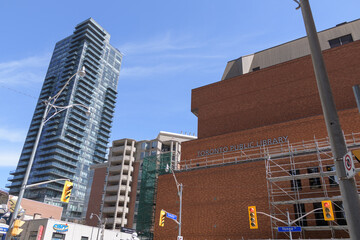 Naklejka premium exterior of Toronto Public Library - Toronto Reference Library, 789 Yonge St (including view of The Milan Condominiums)