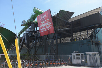 Naklejka premium Redpath Sugar Refinery 95 Queens Quay E, Toronto