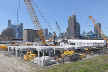 Naklejka premium construction site at Cherry Street Yard with view of No. 31 Condominiums, Toronto