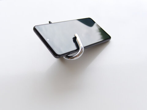 Phone protected from cyber risks with a traditional lock