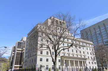 Naklejka premium exterior building and sign of The Manufacturers Life Insurance Company (inside Manulife Financial Headquarter) located at 200 Bloor St E, Toronto