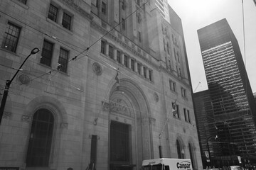 Naklejka premium black and white view of Canadian Bank of Commerce, built in 1931 designed by Darling and Pearson located at 25 King St W, Toronto (today known as Commerce Court North)