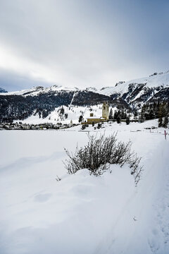 Celerina, Dorf, Bel Taimpel, Kirche, san gian, Oberengadin, Engadin, Alpen, Wanderweg, Engadiner Dorf, Graub&uuml;nden, St. Moritz, Winter,  Winterlandschaft, Wintersport, Langlauf, Schweiz