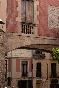 pink walls, Girona, Spain, arch, walkway, old town, traditional