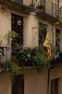 lush balcony, Girona, Spain, spanish flag, traditional building