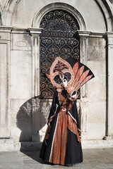 Obraz premium Venice, Italy - February 17, 2026 - People dressed in masks for the Venice Carnival have their photos taken by tourists