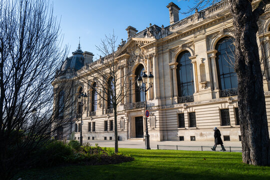 vue ext&eacute;rieure du mus&eacute;e du Petit Palais &agrave; Paris en France