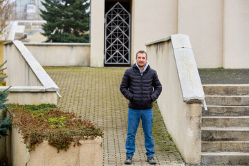 Man stands before stone steps and low wall © Iurii Gagarin