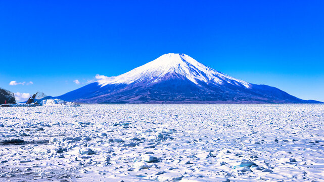 オホーツク海の流氷と富士山合成